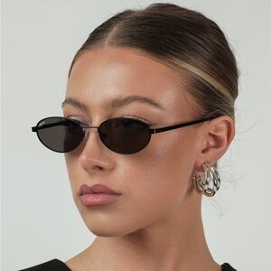OTRA ‘Rosie’ Sunglasses in Black
